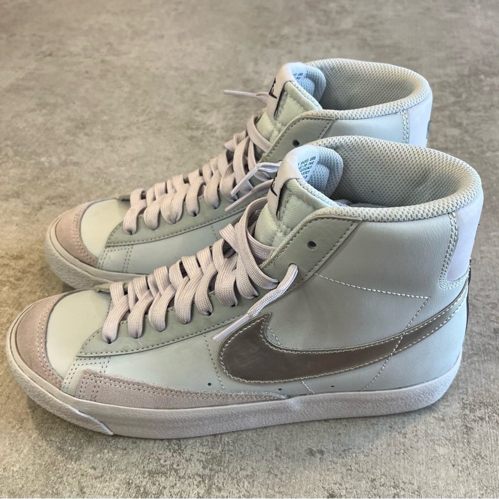 NIKE BLAZER MID '77 GS
"PLATINUM GRAPE METALLIC SILVER"
6.5Y - DA4086-010